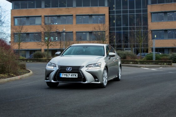 HYBRIDY NA VRCHOLU: V PRŮZKUMU SPOKOJENOSTI POTŘETÍ ZVÍTĚZIL LEXUS