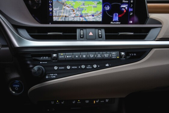 Lexus ES300 - local