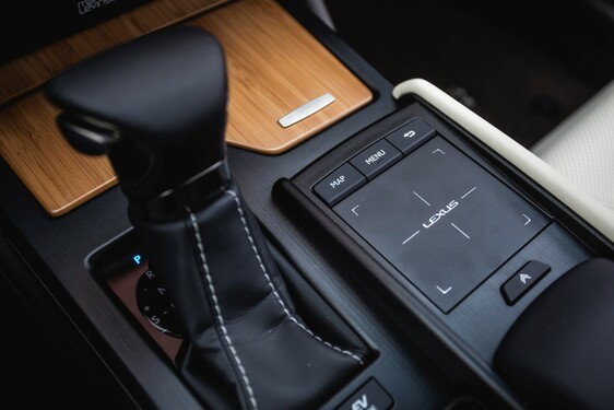 Lexus ES300 - local