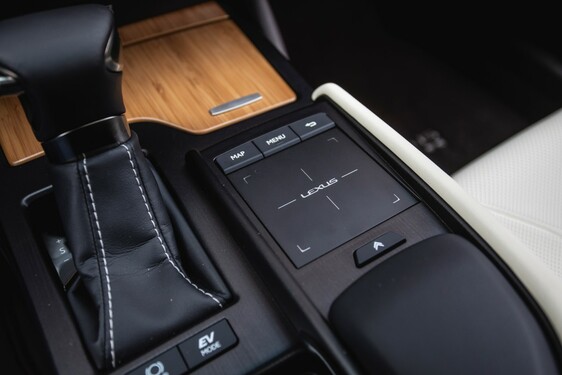 Lexus ES300 - local