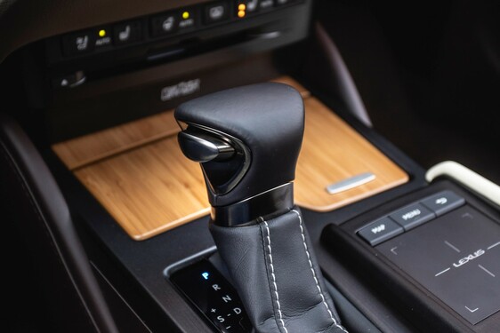 Lexus ES300 - local