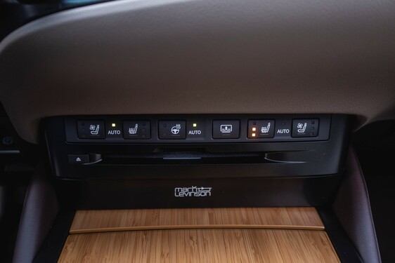 Lexus ES300 - local