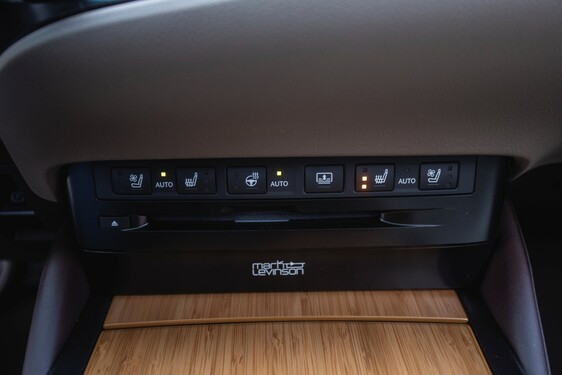 Lexus ES300 - local