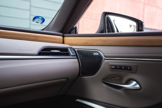Lexus ES300 - local