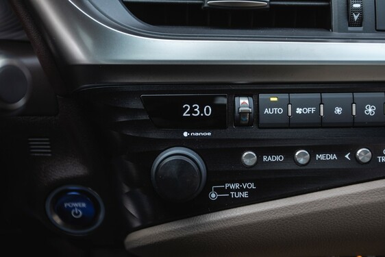 Lexus ES300 - local