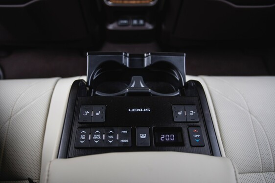 Lexus ES300 - local