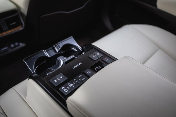 Lexus ES300 - local