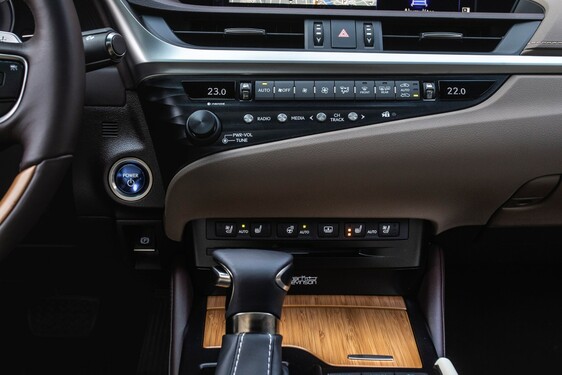 Lexus ES300 - local
