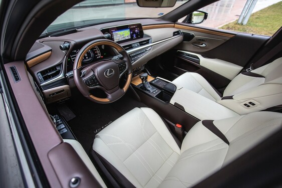 Lexus ES300 - local