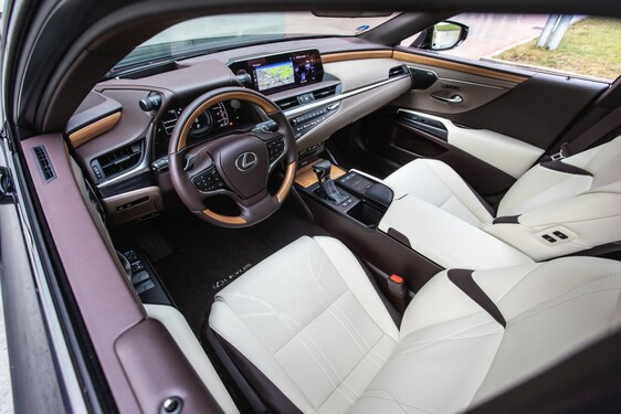 Lexus ES300 - local