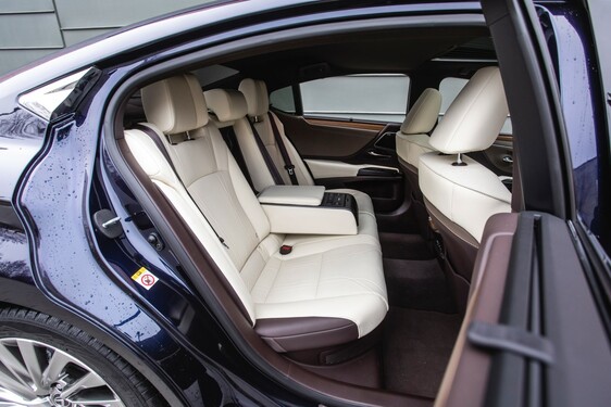 Lexus ES300 - local