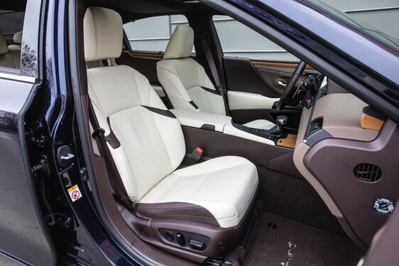 Lexus ES300 - local