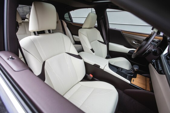 Lexus ES300 - local
