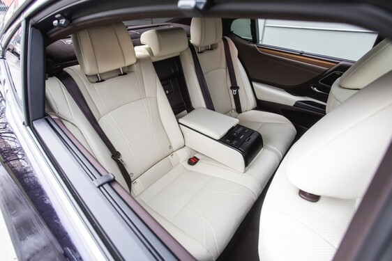 Lexus ES300 - local