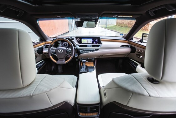 Lexus ES300 - local
