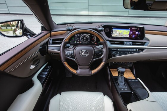 Lexus ES300 - local