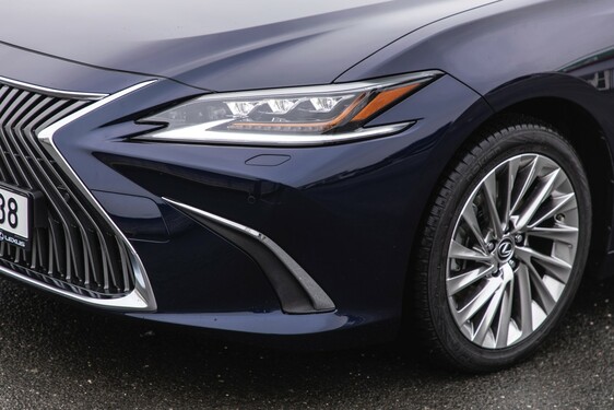 Lexus ES300 - local