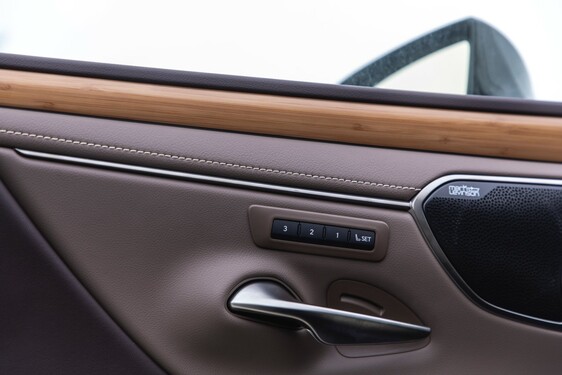Lexus ES300 - local