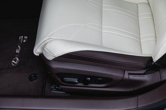 Lexus ES300 - local