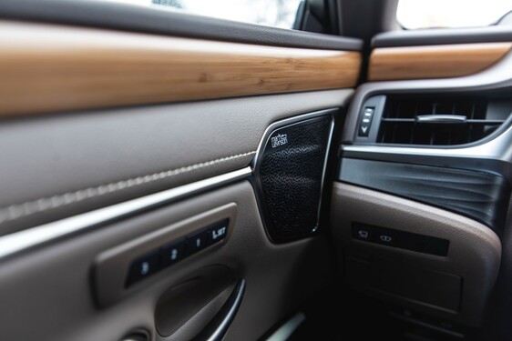 Lexus ES300 - local