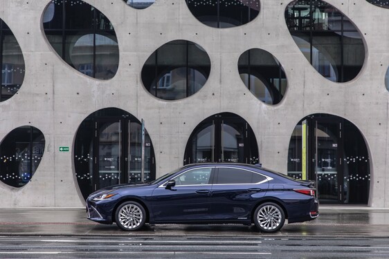 Lexus ES300 - local