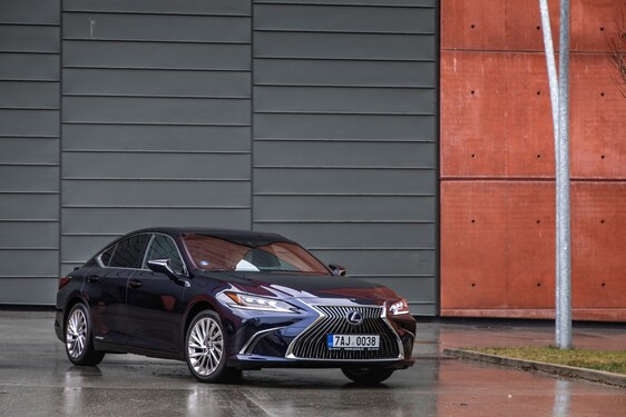 Lexus ES300 - local