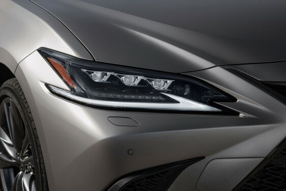 ES 300h Sonic Titanium
