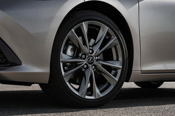 ES 300h Sonic Titanium