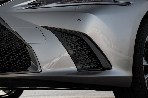 ES 300h Sonic Titanium