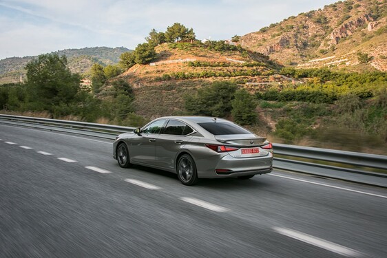 ES 300h Sonic Titanium