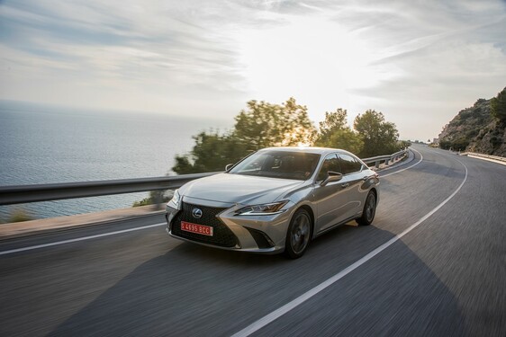 ES 300h Sonic Titanium