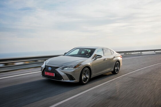 ES 300h Sonic Titanium