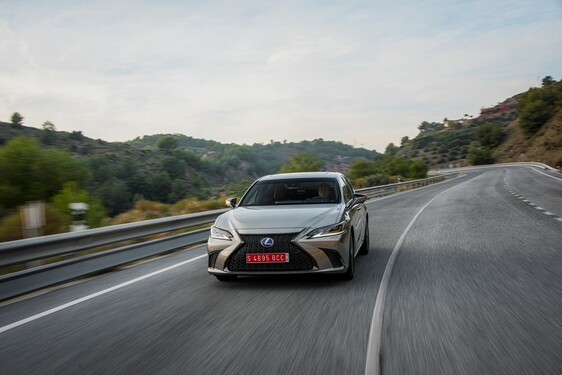 ES 300h Sonic Titanium