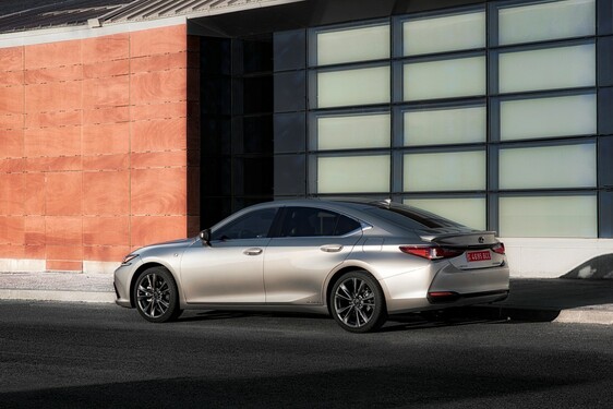 ES 300h Sonic Titanium