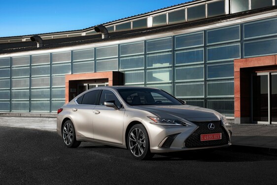 ES 300h Sonic Titanium