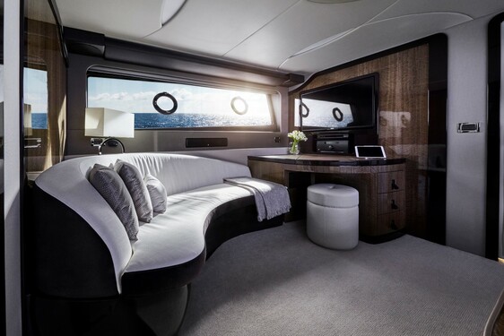 PREMIÉRA LUXUSNÍ JACHTY  LEXUS LY 650: MIMOŘÁDNÁ KVALITA, DESIGN A TICHÝ CHOD