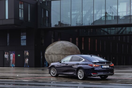 Lexus ES300 - local