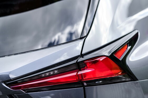 Lexus NX 300h - local
