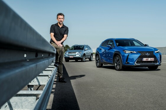 Hybridní crossover Lexus UX v přímém porovnání s průkopnickým hybridním SUV RX 