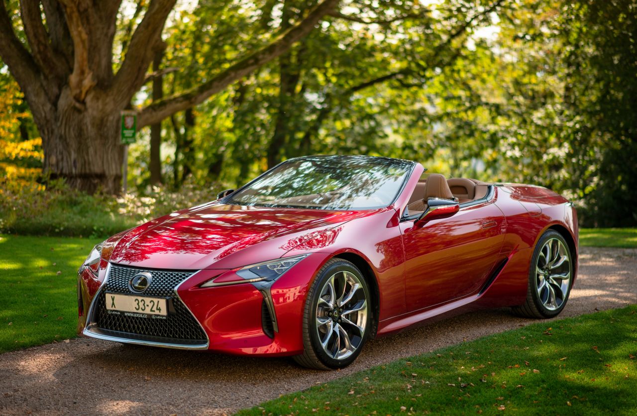 Lexus LC označen za nejlepší kabriolet ve Velké Británii