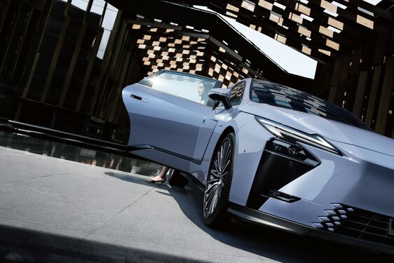 Lexus ES 2025