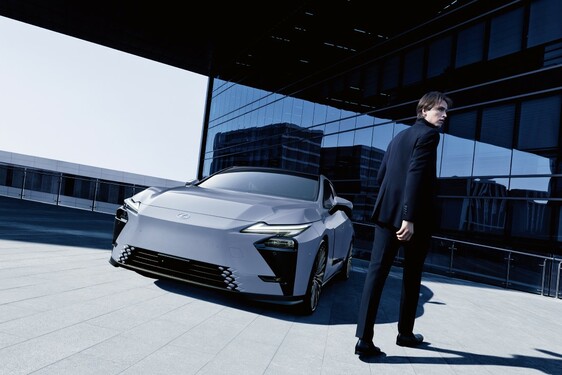 Lexus ES 2025