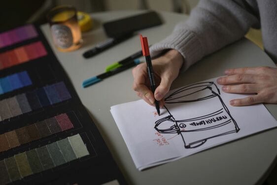 Návrhář Jan Černý navrhl víkendovou tašku pro Lexus