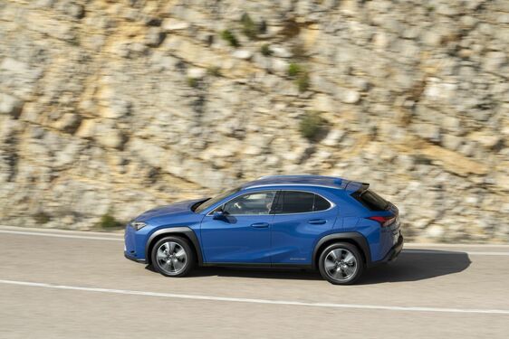 Lexus UX300e
