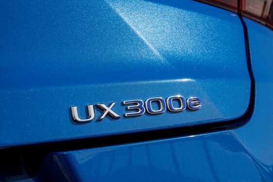 UX 300e 2020