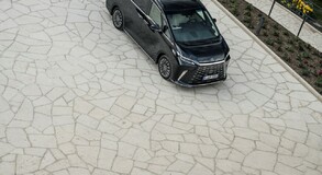 Lexus LM