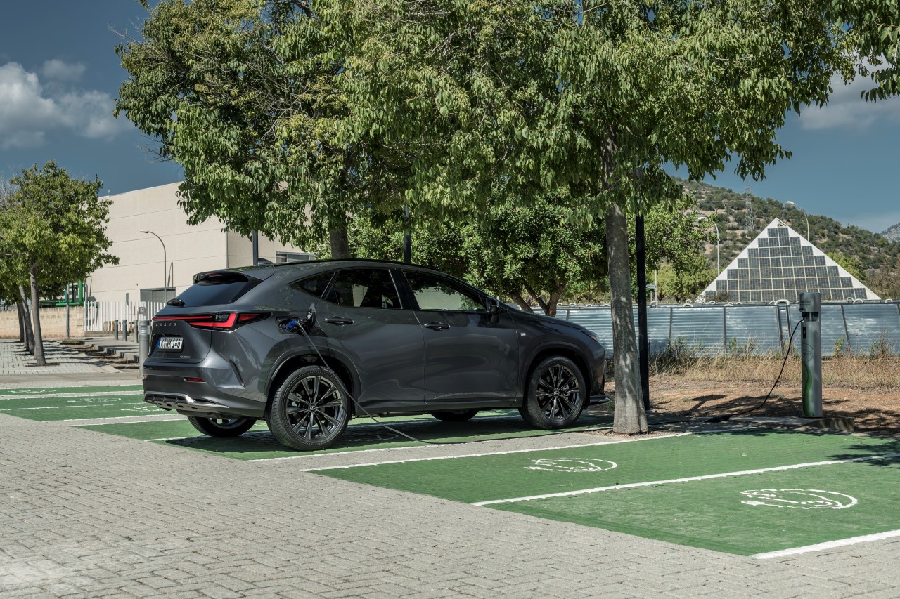 Lexus NX 450h+