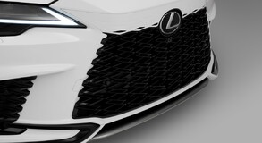 RX 500H F SPORT WHITE IN STUDIO