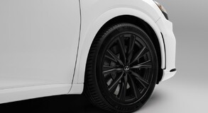 RX 500H F SPORT WHITE IN STUDIO