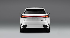 RX 500H F SPORT WHITE IN STUDIO